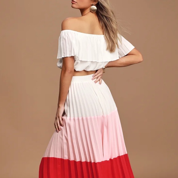 Pleated Crop Top - Picture 7 of 8